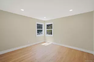 48 Vernon St, Patchogue, NY 11772 - Photo 16