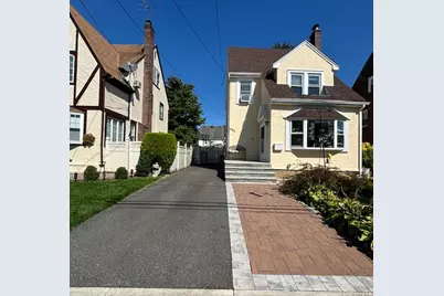 452 Macatee Place, Mineola, NY 11501 - Photo 2