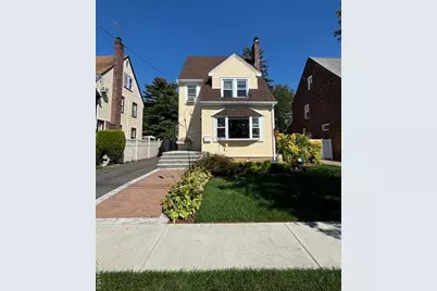 452 Macatee Place, Mineola, NY 11501 - Photo 1