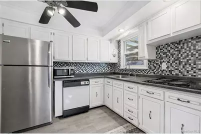 112 King Street, Bay Shore, NY 11706 - Photo 10