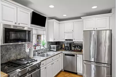 23 Nassau Road, Great Neck, NY 11021 - Photo 6