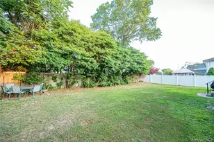 20 Lupidia St, Amityville, NY 11701 - Photo 8