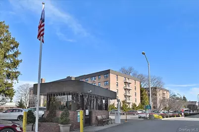 2 Birchwood Court #1O, Mineola, NY 11501 - Photo 12