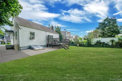 107 E 9th Street, Huntington Station, NY 11746 - Photo 32