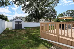 1057 Thompson Dr, Bay Shore, NY 11706 - Photo 24