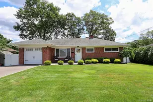 1057 Thompson Dr, Bay Shore, NY 11706 - Photo 2