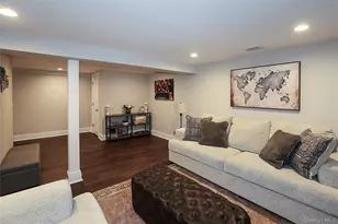 1057 Thompson Dr, Bay Shore, NY 11706 - Photo 20