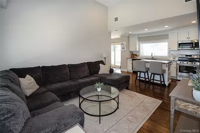 1057 Thompson Drive, Bay Shore, NY 11706 - Photo 4