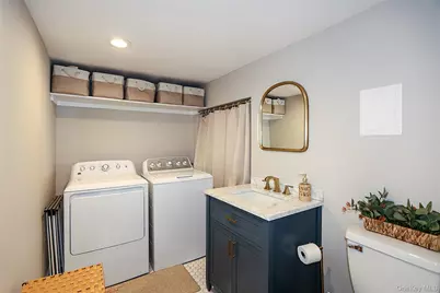 1057 Thompson Drive, Bay Shore, NY 11706 - Photo 22