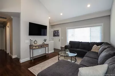 1057 Thompson Drive, Bay Shore, NY 11706 - Photo 6