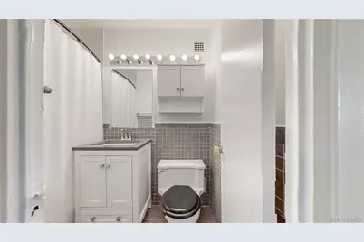 61-20 Grand Central Parkway #A704, Forest Hills, NY 11375 - Photo 4