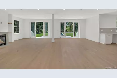 95 N Summit Boulevard, Westhampton, NY 11977 - Photo 10