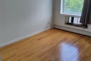 136-21 Latimer Pl, Flushing, NY 11354 - Photo 4