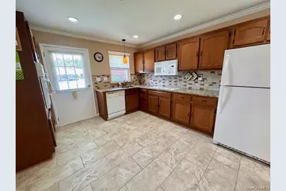 69B Enfield Court #B, Ridge, NY 11961 - Photo 4