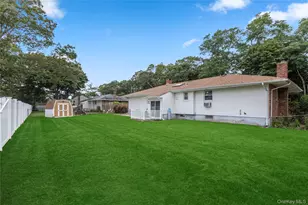 18 Sterling Pl, Sayville, NY 11782 - Photo 6