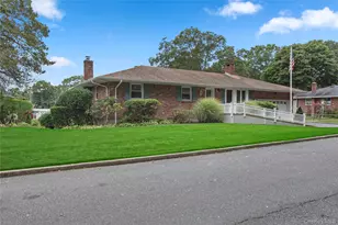 18 Sterling Pl, Sayville, NY 11782 - Photo 2