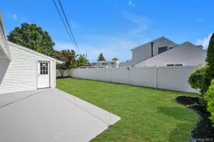 77 Autumn Ln, Hicksville, NY 11801 - Photo 20