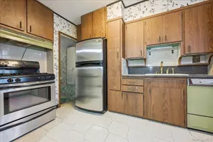 141-29 70th Rd, Kew Gardens, NY 11367 - Photo 16