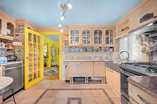 200 Myrtle Dr, Great Neck, NY 11021 - Photo 14