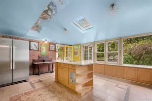 200 Myrtle Dr, Great Neck, NY 11021 - Photo 16