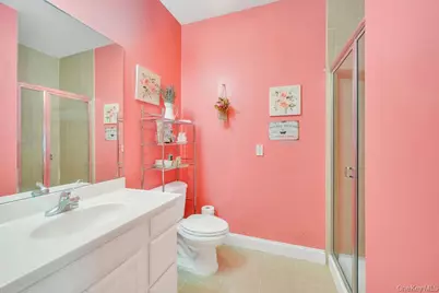 305 Okeefe Court, Oakdale, NY 11769 - Photo 18