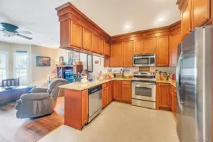 305 O'Keefe Ct, Oakdale, NY 11769 - Photo 12