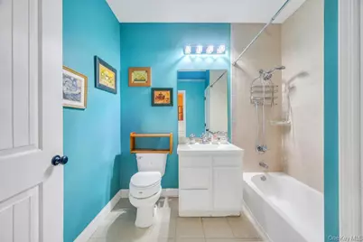 305 Okeefe Court, Oakdale, NY 11769 - Photo 22