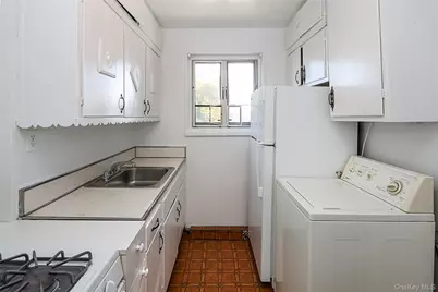 220-04 Stronghurst Avenue #18-5, Queens Village, NY 11427 - Photo 22