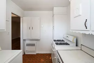 220-04 Stronghurst Ave, Queens Village, NY 11427 - Photo 24