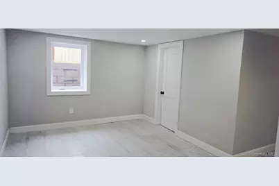 125 Burlington Avenue, Deer Park, NY 11729 - Photo 32