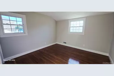 125 Burlington Avenue, Deer Park, NY 11729 - Photo 18