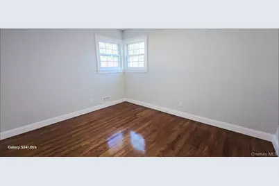 125 Burlington Avenue, Deer Park, NY 11729 - Photo 16