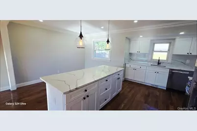 125 Burlington Avenue, Deer Park, NY 11729 - Photo 8