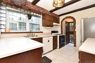 139-30 Coolidge Ave, Briarwood, NY 11435 - Photo 10