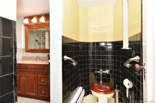 139-30 Coolidge Ave, Briarwood, NY 11435 - Photo 18