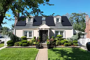 14 Plymouth St, New Hyde Park, NY 11040 - Photo 2