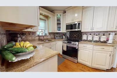 14 Plymouth Street, New Hyde Park, NY 11040 - Photo 10