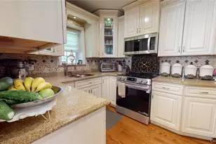 14 Plymouth St, New Hyde Park, NY 11040 - Photo 10