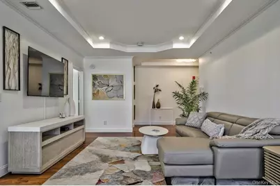 323 Roosevelt Way, Westbury, NY 11590 - Photo 4