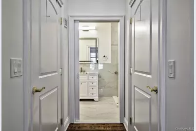 323 Roosevelt Way, Westbury, NY 11590 - Photo 14