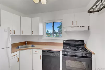 742 Deer Park Avenue #8B, North Babylon, NY 11703 - Photo 10