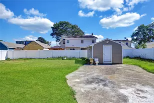 260 Cedar Ct, Copiague, NY 11726 - Photo 24