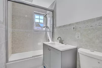 260 Cedar Court, Copiague, NY 11726 - Photo 12