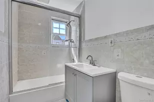 260 Cedar Ct, Copiague, NY 11726 - Photo 12