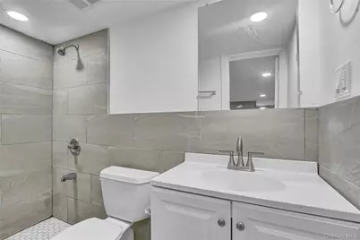 260 Cedar Court, Copiague, NY 11726 - Photo 22