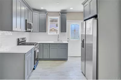 260 Cedar Court, Copiague, NY 11726 - Photo 4