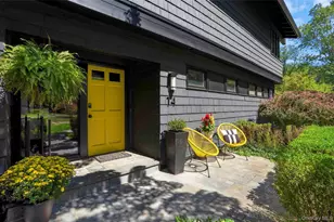 14 Leatherstocking Ln, Mamaroneck, NY 10543 - Photo 2