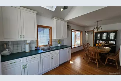 956 Hillside Boulevard, New Hyde Park, NY 11040 - Photo 4