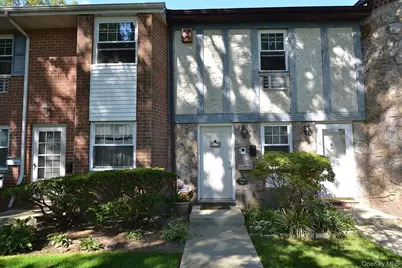 11 Glen Hollow Drive #D15, Holtsville, NY 11742 - Photo 2