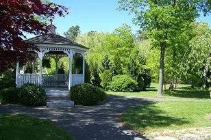 11 Glen Hollow Dr, Holtsville, NY 11742 - Photo 14